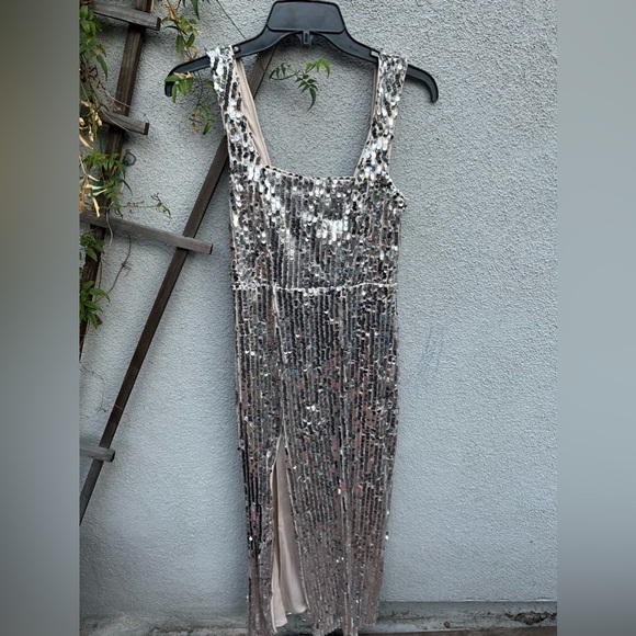 Show Me Your Mumu Eden Midi Dress in Platinum Party Sequins New with Tags! - Picture 7 of 10